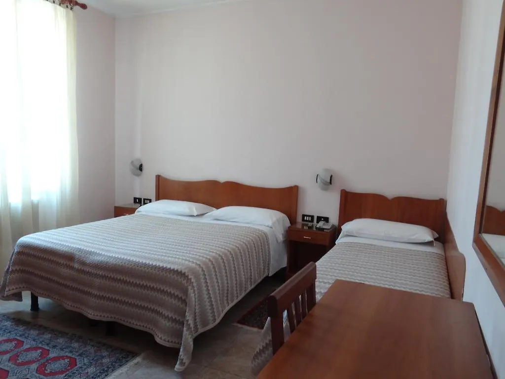 Hotel Castelletto Milano 2*,  İtalya